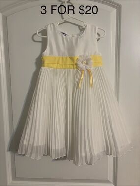 🌟Girls Feminine 3T White Pleated Dress with Floral Accent Sash